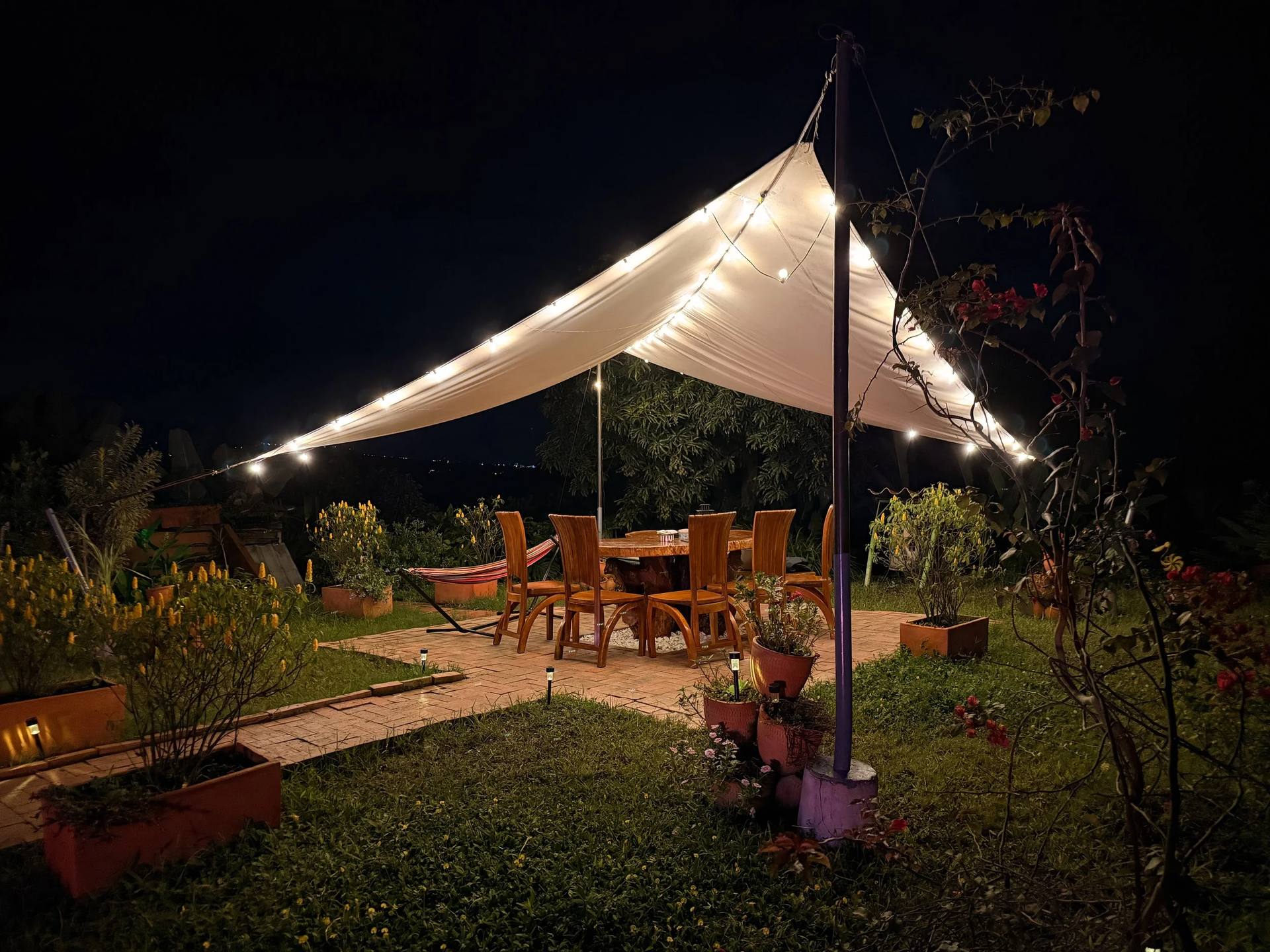 La Finca — café, aves, piscina y más