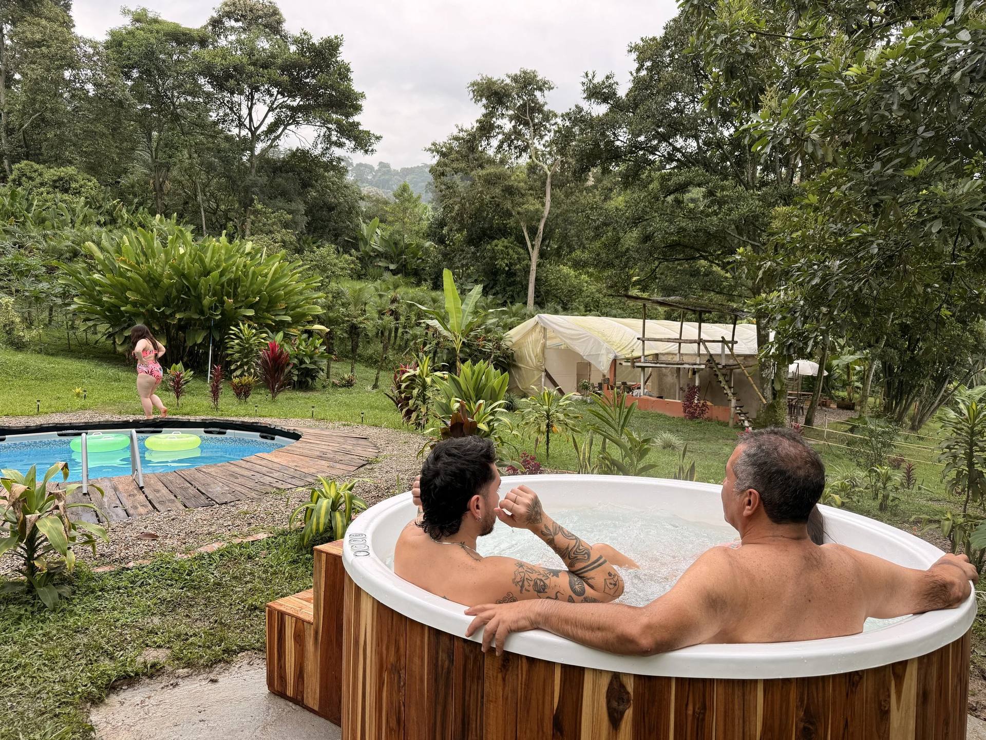 Piscina y área recreativa en El Nido Andino