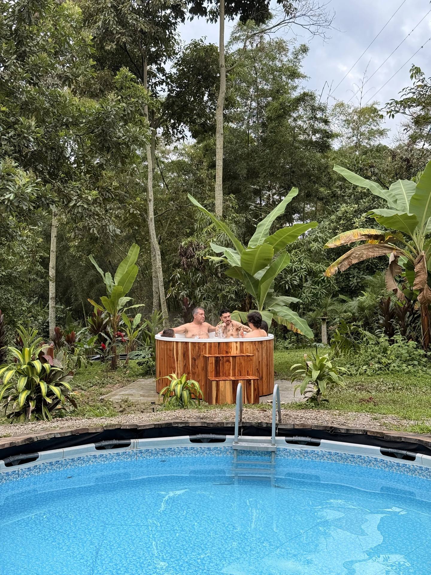Piscina y jacuzzi de El Nido Andino