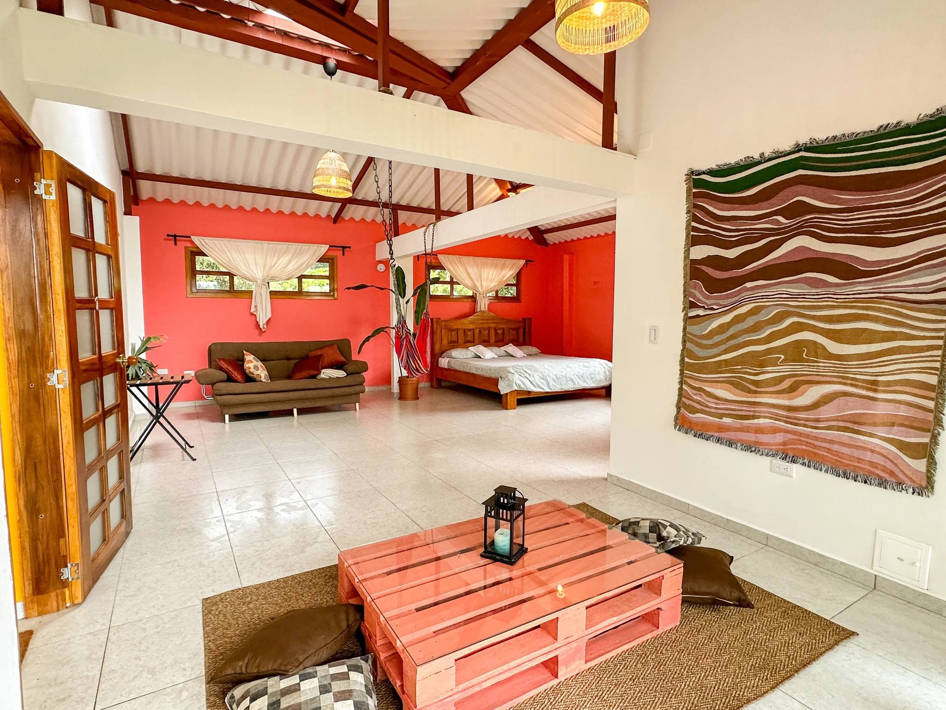 Vista de las zonas comunes de El Nido Andino, hotel boutique cerca de Bogotá