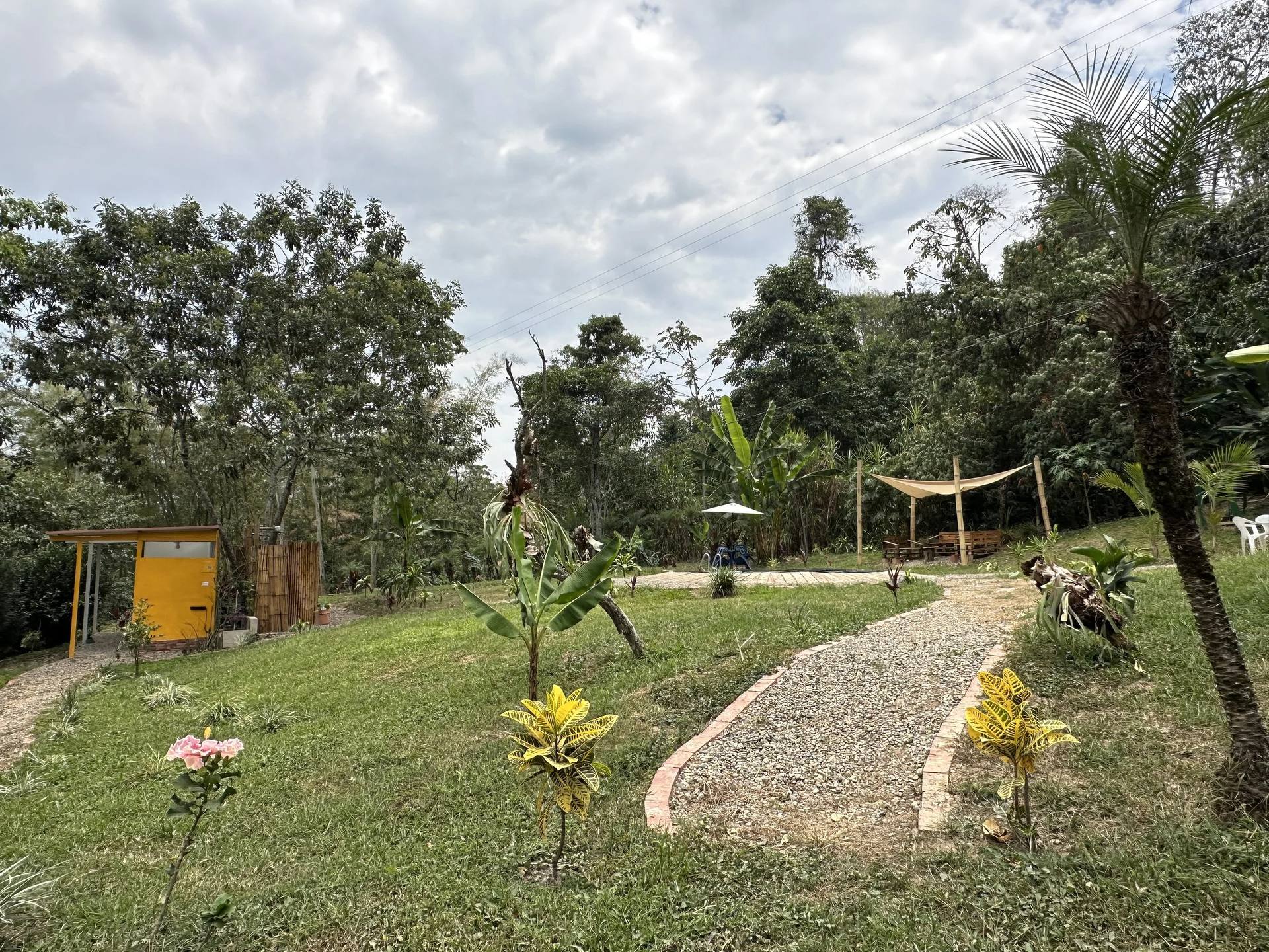 Jardines y naturaleza en El Nido Andino, hotel boutique en La Mesa Cundinamarca