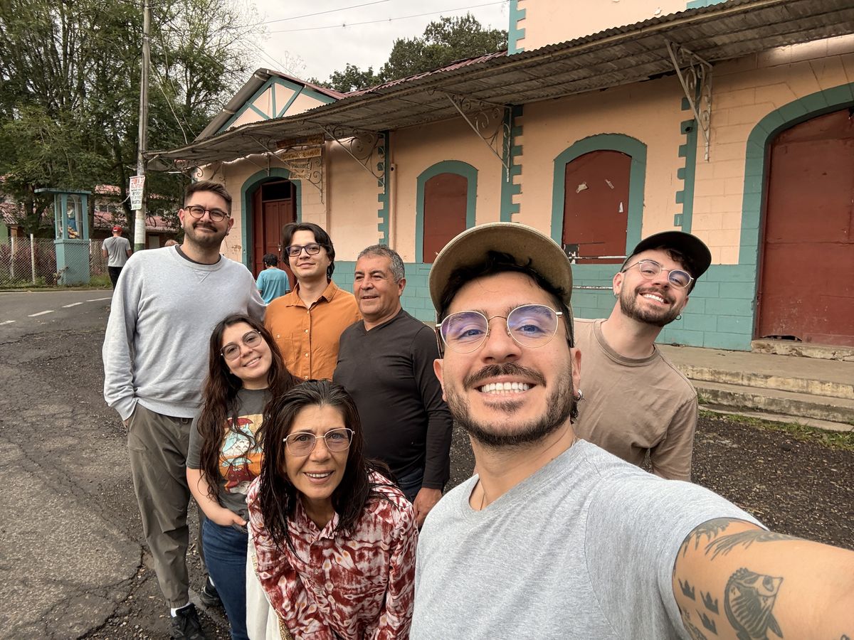 La familia detrás de El Nido Andino, finca cafetera familiar cerca de Bogotá