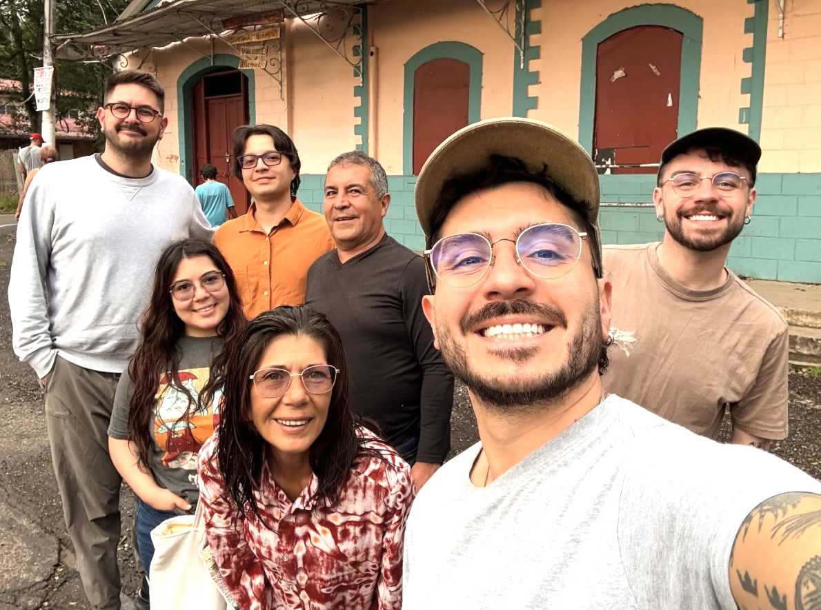La familia detrás de El Nido Andino, finca cafetera familiar cerca de Bogotá